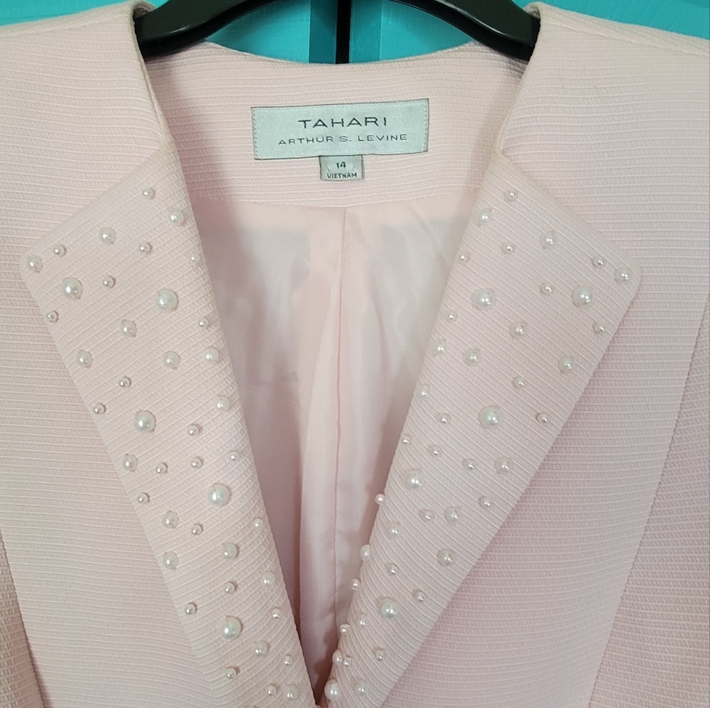 Size 14 light pink Tahari skirt suit